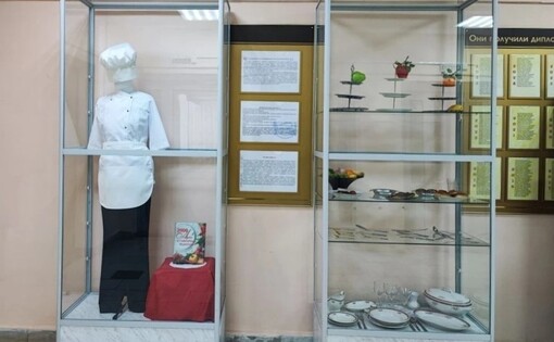 «Руки рабочих – вы даете движение планете!»